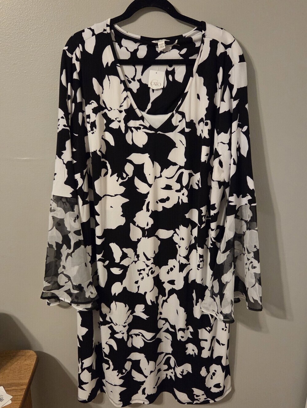 Cato Plus Size Women's Black Floral Sheer Bell Sleeve Mini Dress Sz 26/28W NWT - Picture 4 of 11